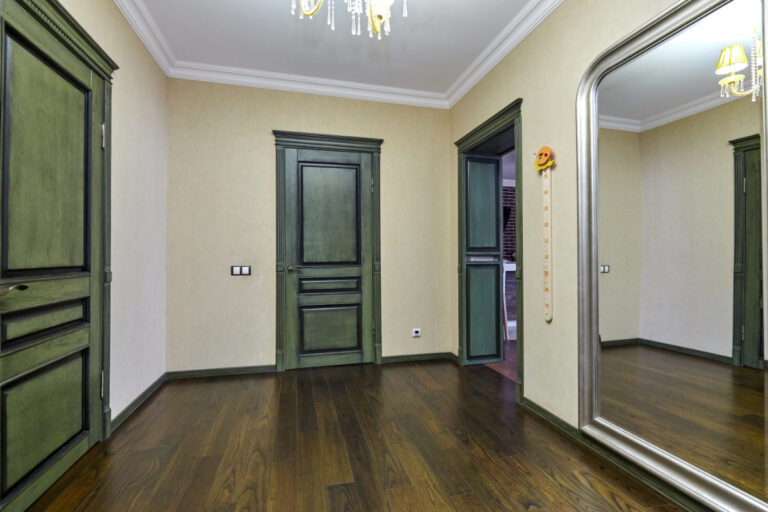 16 Best Trim Colors That Work With White Walls (With Images)
