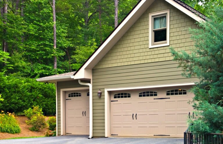 Garage Door Colors For Green House