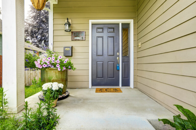 20 Trendy Front Door Colors For a Beige House (With Photos)