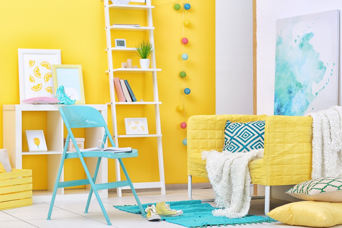 Living-Room-with-Yellow-and-Azure-Accents