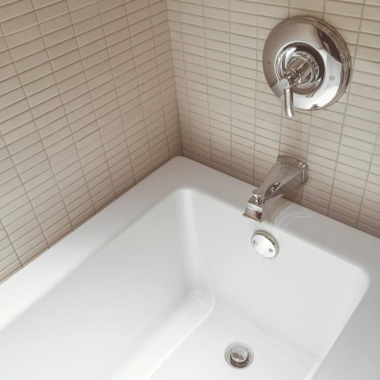 Bathtub Drain Stopper and Faucet