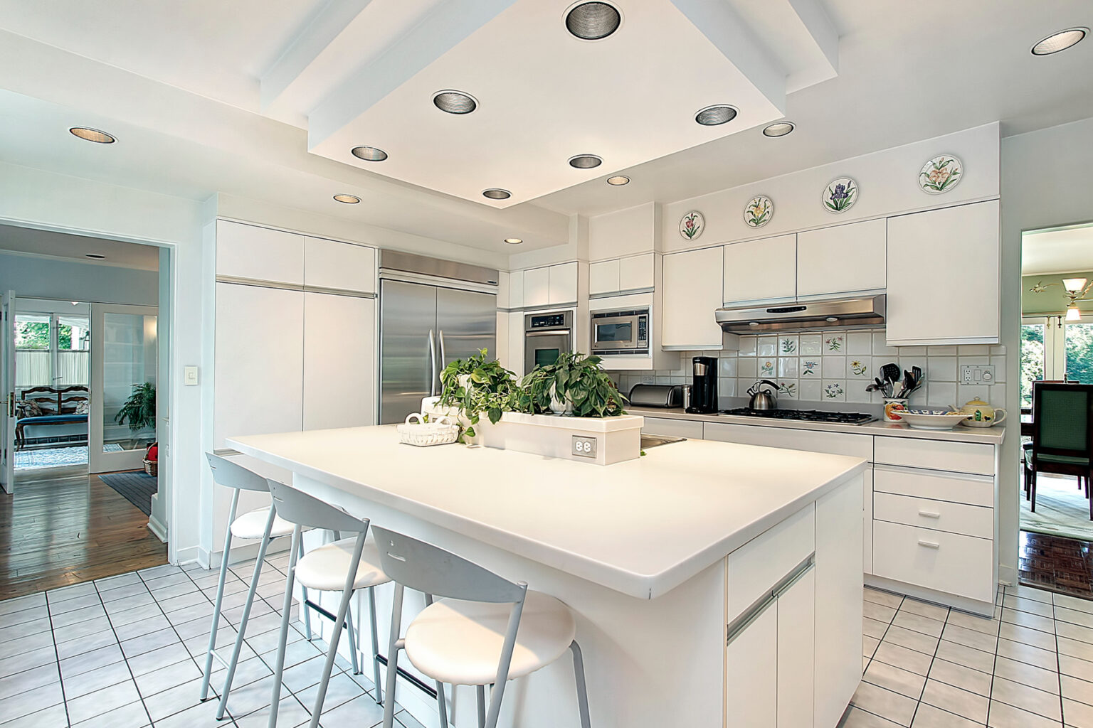 27 Amazing Countertop Colors & Textures With White Cabinets