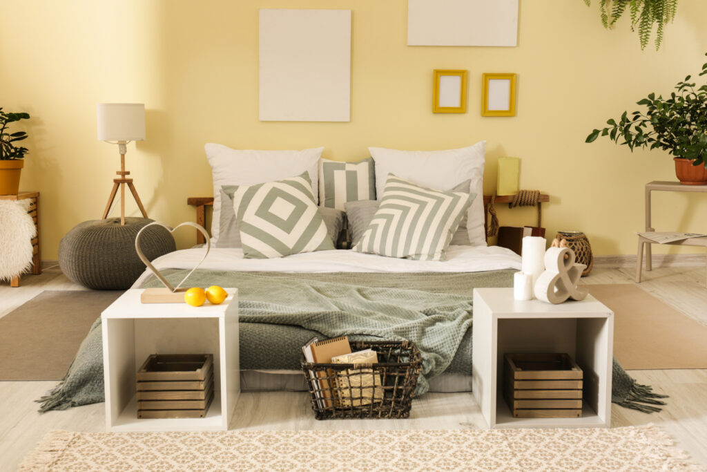 16 Bedding Ideas to Pair with Yellow Walls (Expert's Picks)