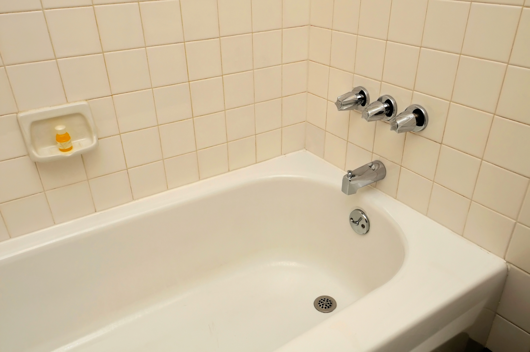 Does a Bathtub Need a Trap? (Pros, Types & Steps to Install)